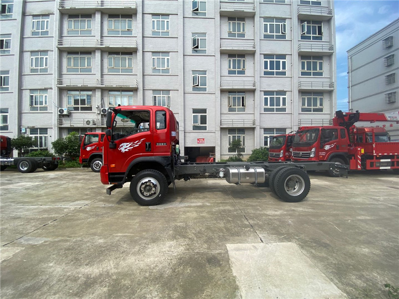 國(guó)六重汽王牌3900軸距黃牌隨車吊濰柴190隨車吊