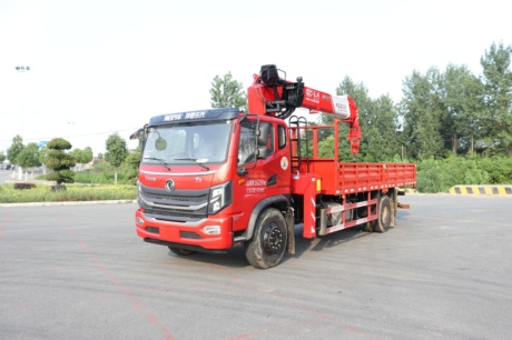 東風(fēng)華神D∨3單橋隨車吊，上裝長興6.3噸4節(jié)直臂吊機(jī)