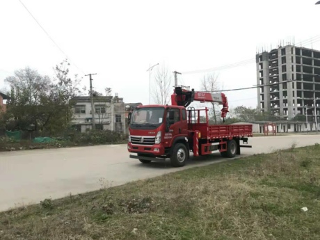 重汽王牌國六4500軸距隨車吊濰柴190上裝長興6.3噸吊機(jī)