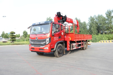 東風(fēng)華神D∨3單橋隨車吊，上裝長興8噸4節(jié)直臂吊機(jī)