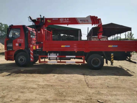 國六解放J6單橋240馬力隨車吊上裝長興8噸4節(jié)臂吊機(jī)