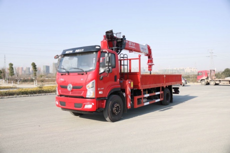 東風(fēng)暢行D1單橋隨車吊（國(guó)六）上裝長(zhǎng)興8噸4節(jié)臂隨車吊