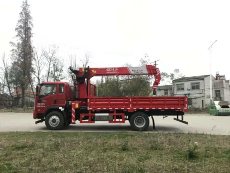 重汽王牌國六4500軸距隨車吊濰柴190上裝長興8噸4節(jié)臂吊機