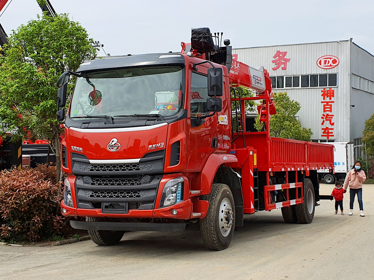 東風(fēng)柳汽乘龍上裝長(zhǎng)興8噸吊機(jī)