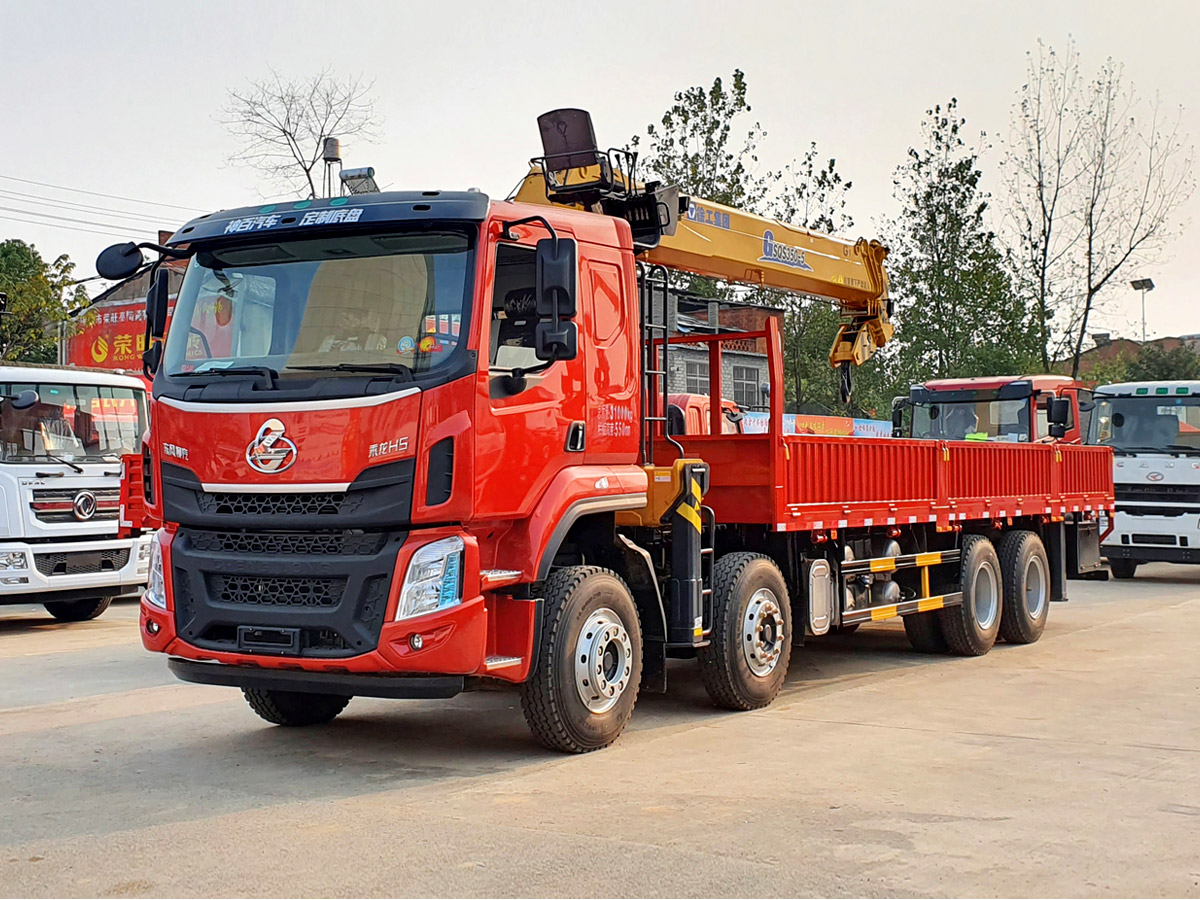 東風(fēng)柳汽乘龍前四后八上裝徐工14噸吊機(jī)