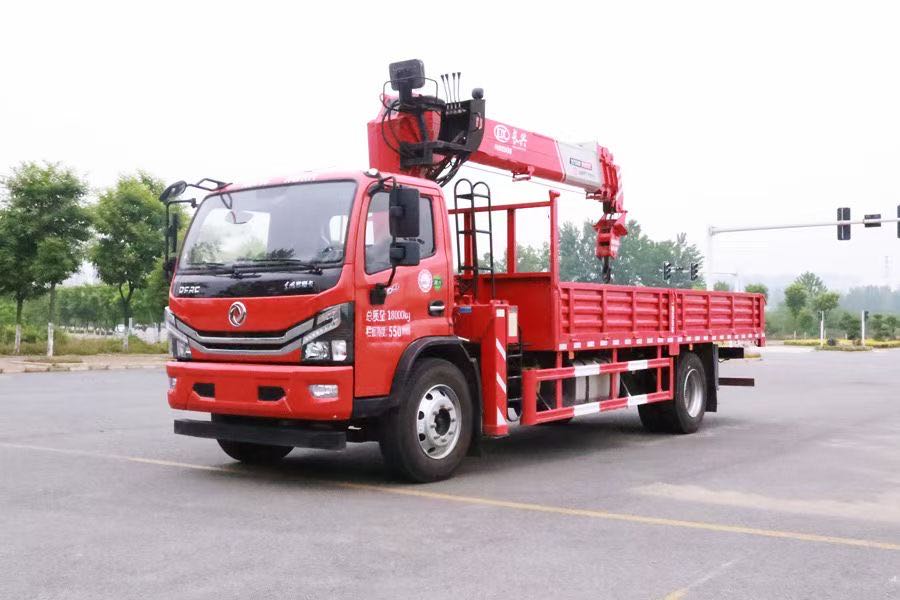 東風(fēng)多利卡D8單橋上裝長興8噸4節(jié)臂吊機(jī)