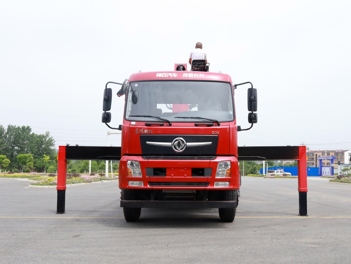 東風(fēng)暢行D3V后雙橋，上裝長(zhǎng)興8噸直臂式吊機(jī)