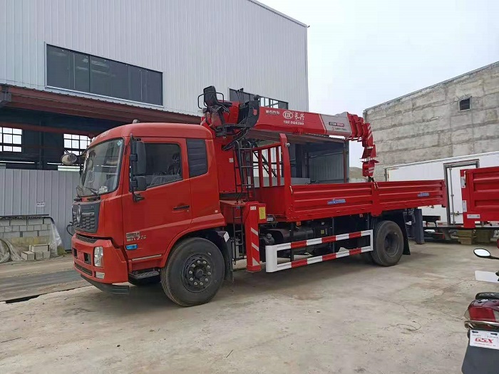 東風(fēng)天錦國六單橋隨車吊，上裝8噸各類吊機(jī)