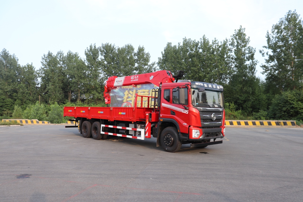 東風(fēng)華神DV5后雙橋，上裝長興12噸直臂式吊機(jī)
