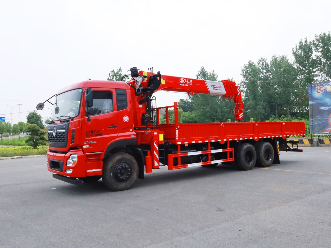 東風(fēng)天龍VL后雙橋上裝長(zhǎng)興12噸直臂式吊機(jī)