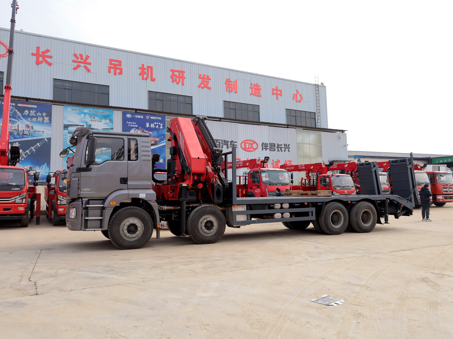 陜汽德龍H3000前四后八上裝三一30噸折臂式吊機(jī)（帶飛臂，帶爬梯）