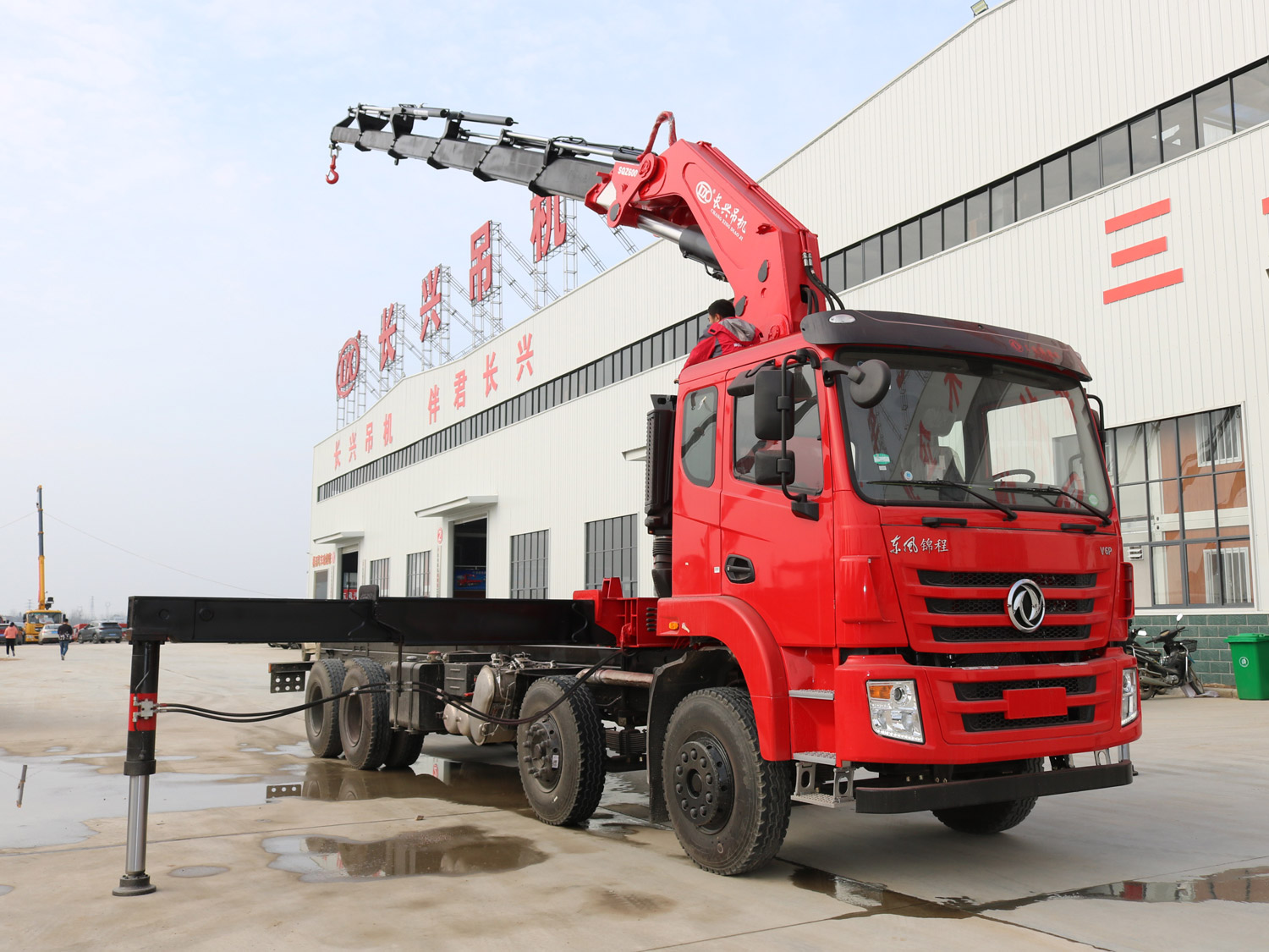 東風(fēng)錦程V6P前四后八上裝長興30噸折臂式吊機