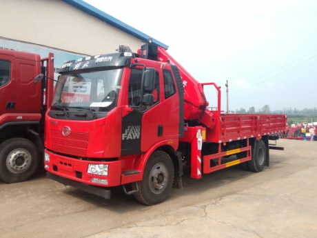 解放J6單橋（國(guó)六）隨車(chē)吊 長(zhǎng)興8噸4節(jié)折臂隨車(chē)吊