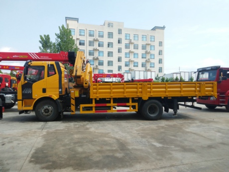 解放J6單橋（國(guó)六）隨車吊 長(zhǎng)興8噸4節(jié)折臂隨車吊