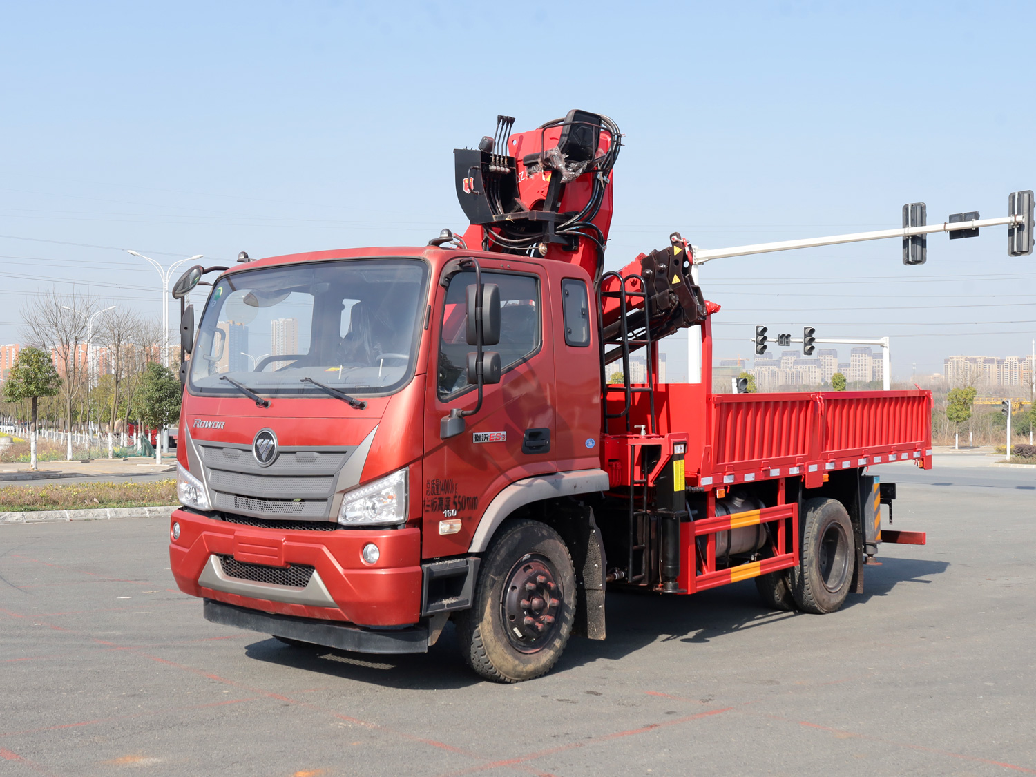 福田瑞沃排半上裝長(zhǎng)興6.3米折臂式吊機(jī)