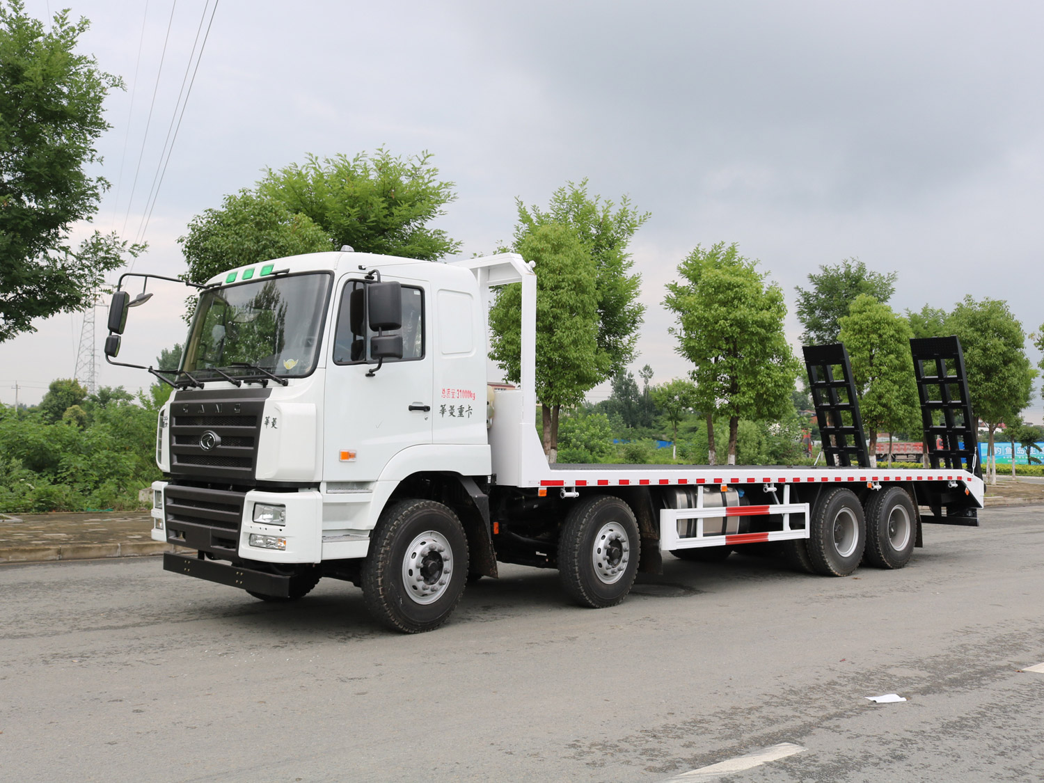 華菱之星前四后八平板運(yùn)輸車