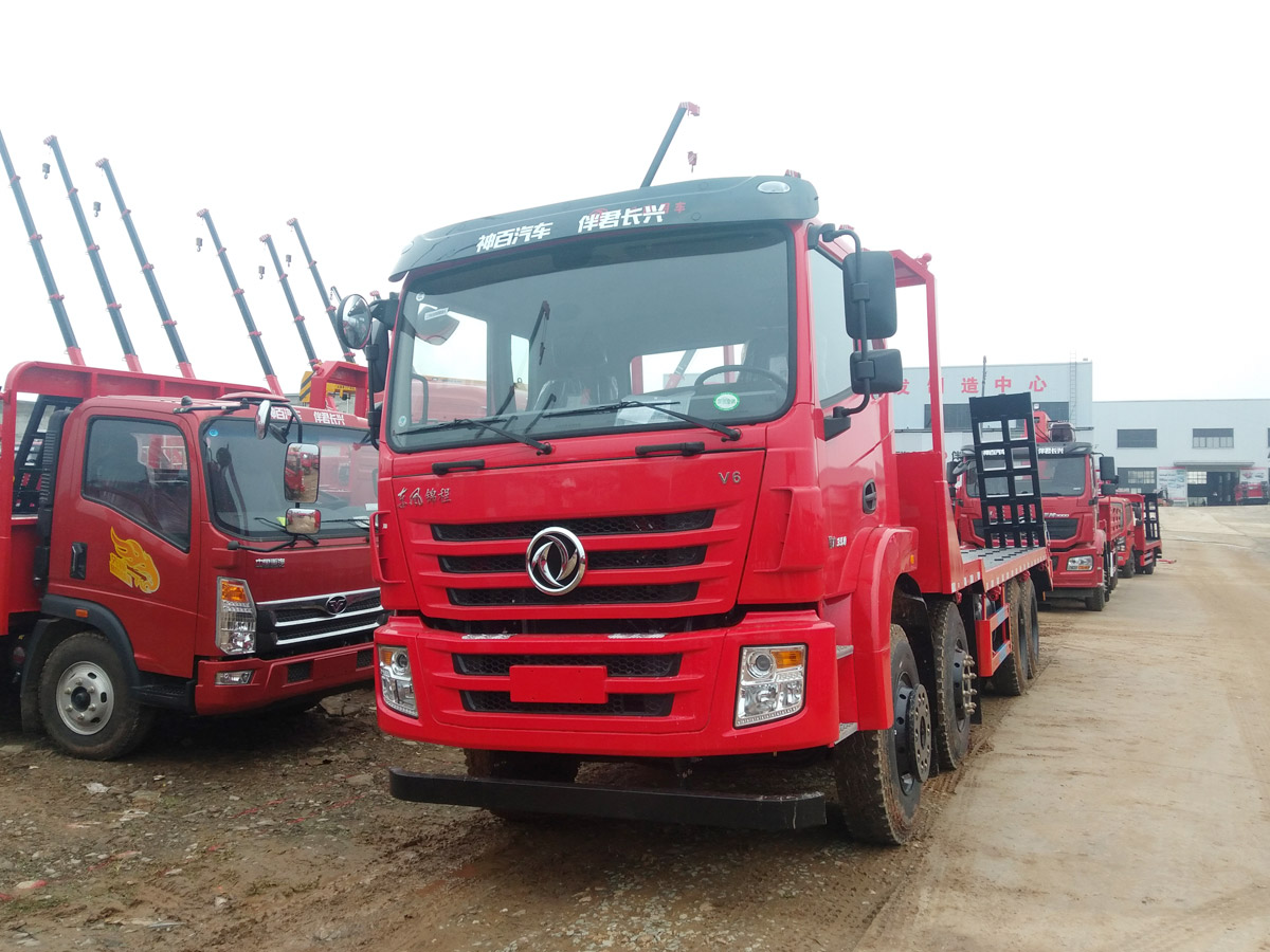 東風(fēng)錦程V6前四后八平板運(yùn)輸車(chē)